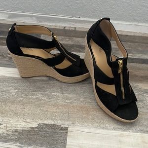 Black wedges